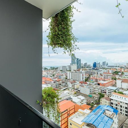 Arbour Hotel And Residence Pattaya Ngoại thất bức ảnh View from the balcony of a condominium in Bangkok