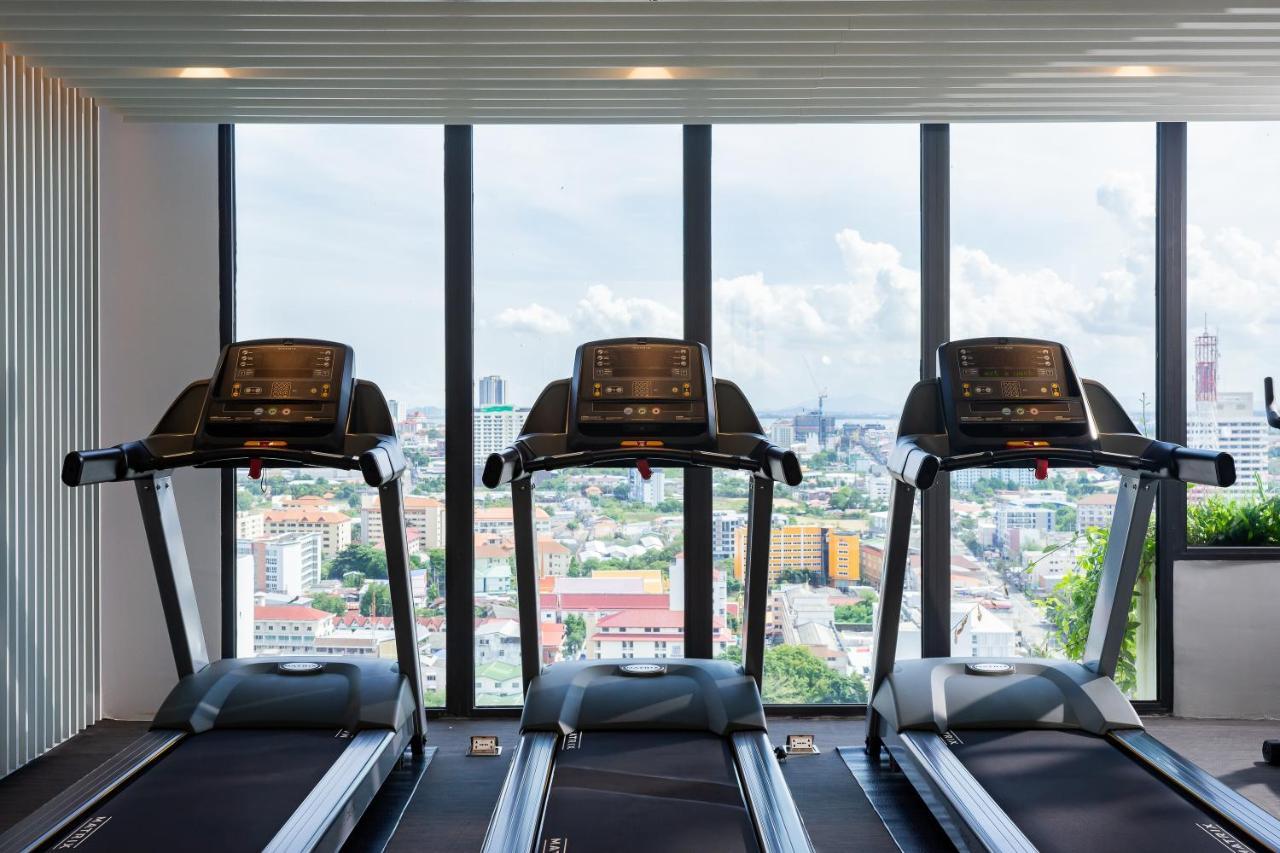 Arbour Hotel And Residence Pattaya Ngoại thất bức ảnh Treadmills in a gym