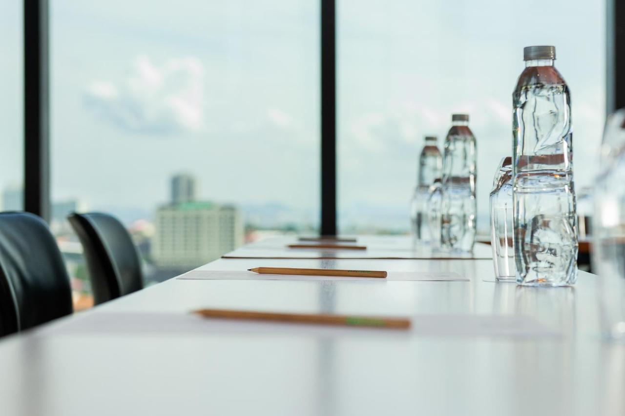 Arbour Hotel And Residence Pattaya Ngoại thất bức ảnh Bottled water on a conference table