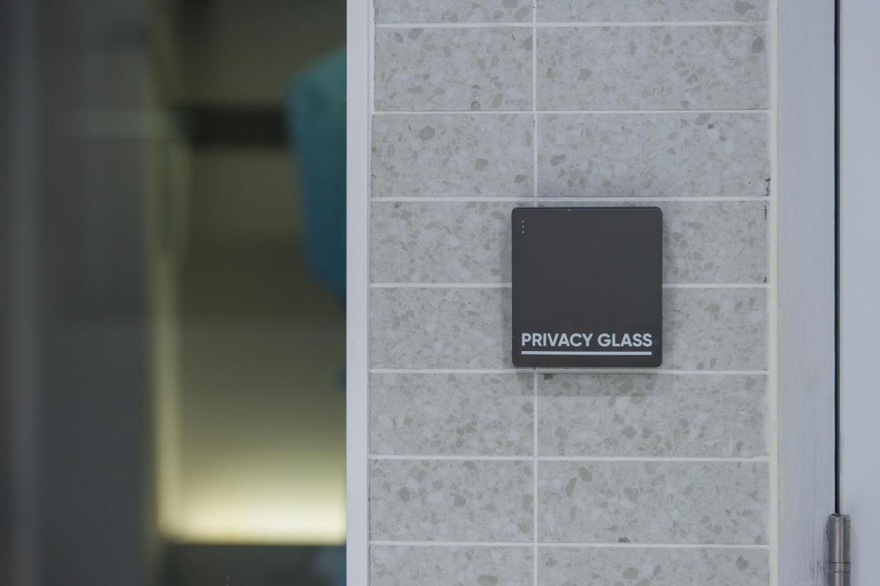 Arbour Hotel And Residence Pattaya Ngoại thất bức ảnh Privacy glass