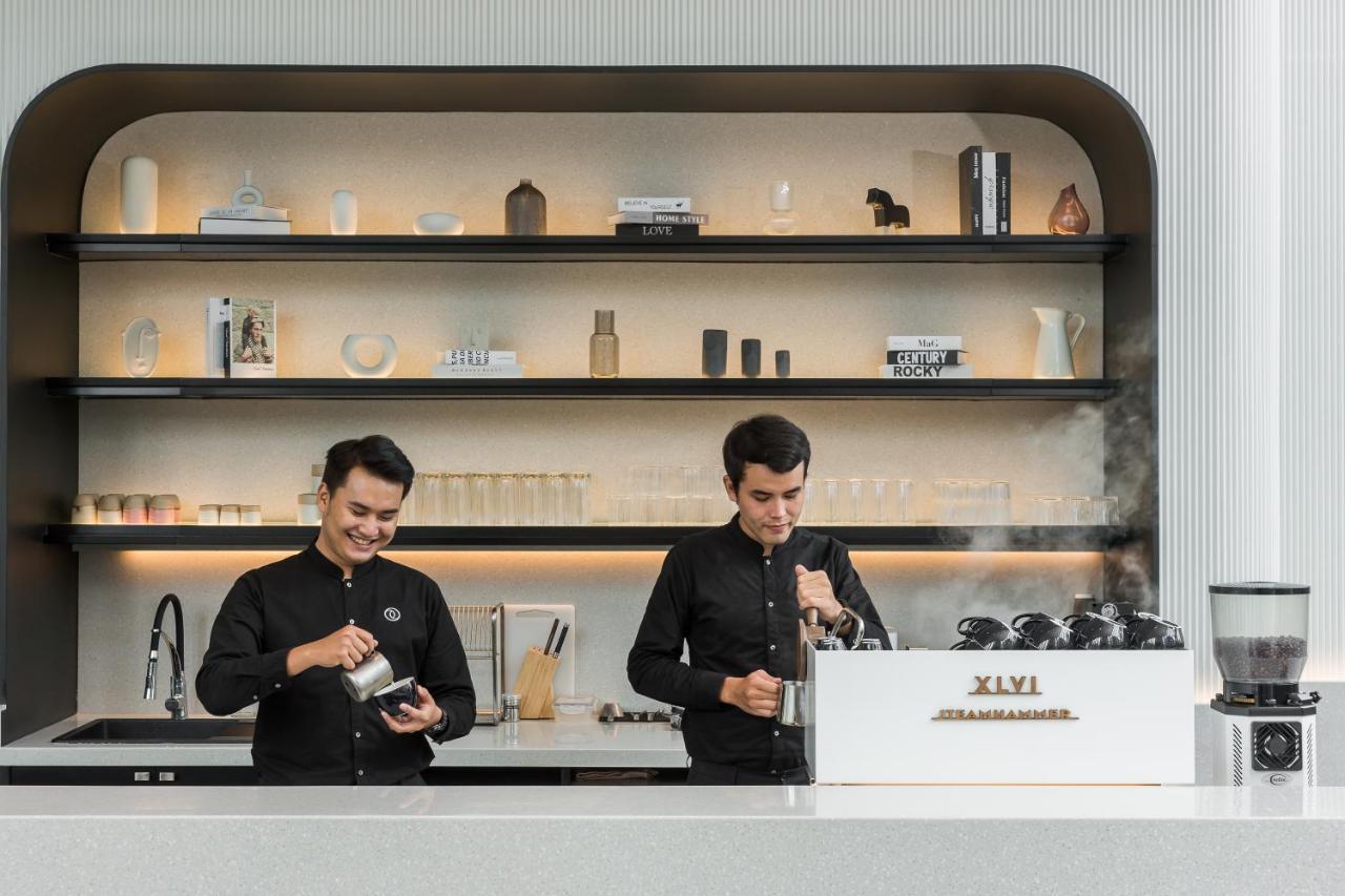 Arbour Hotel And Residence Pattaya Ngoại thất bức ảnh Baristas at work