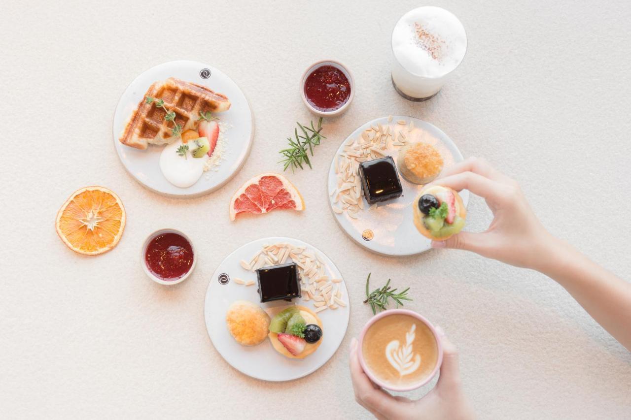 Arbour Hotel And Residence Pattaya Ngoại thất bức ảnh A typical breakfast at the hotel