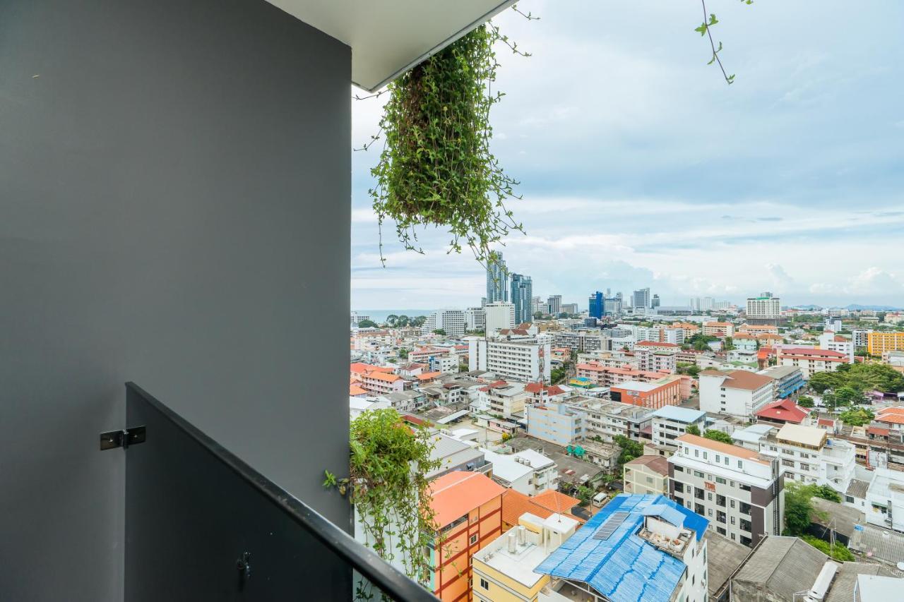 Arbour Hotel And Residence Pattaya Ngoại thất bức ảnh View from the balcony of a condominium in Bangkok